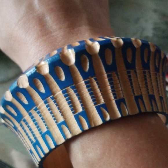 Wooden Bracelet - Picture 1 of 5